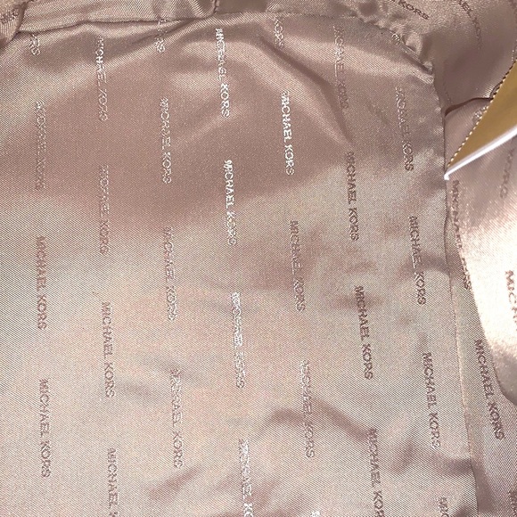 NWT Michael Kors Jet SetTravel Tote - Picture 6 of 8